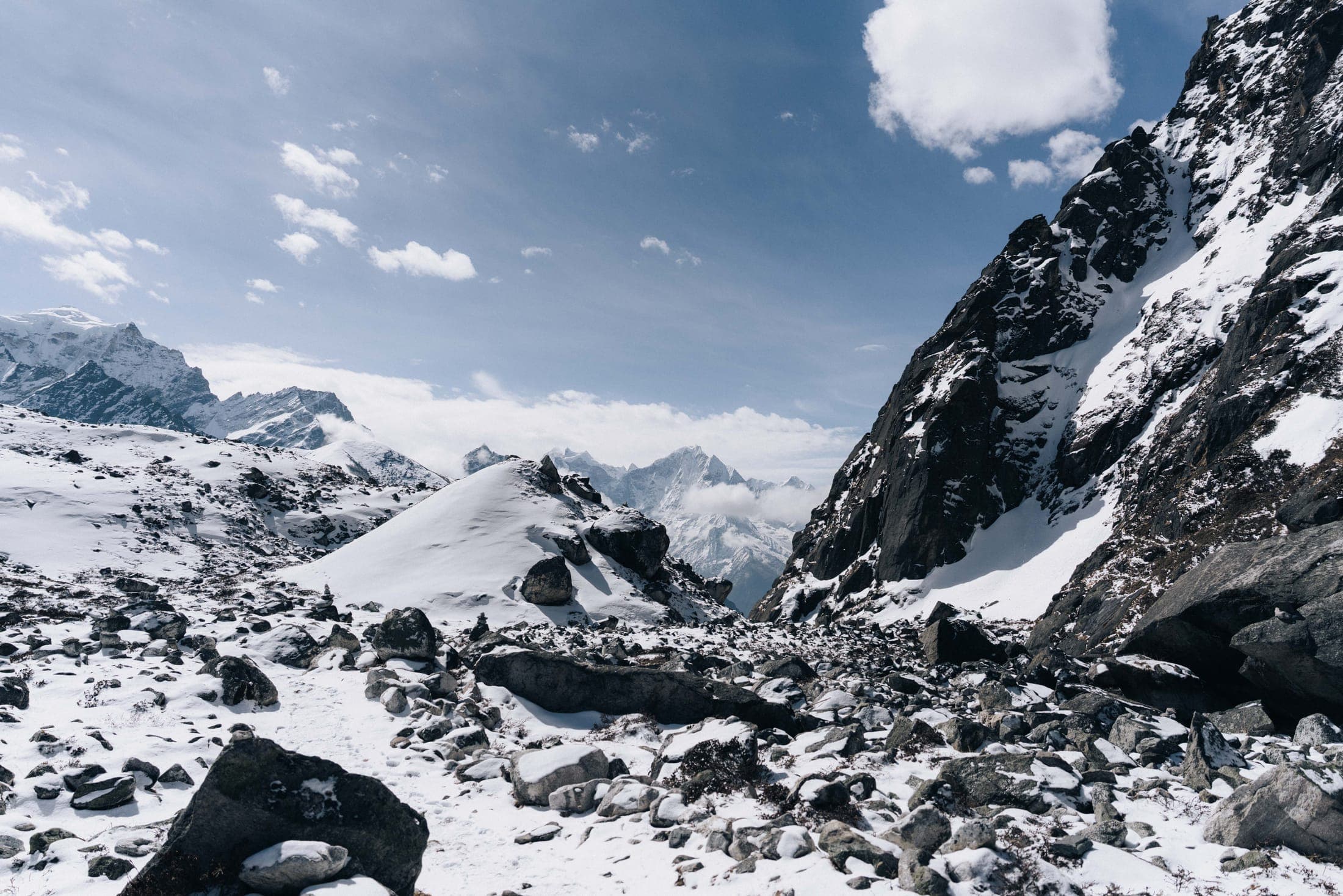 Prayer flags and peaks